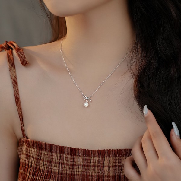 925 Sterling Silver Bow Necklace