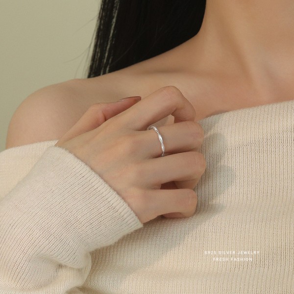 925 Sterling Silver Minimalist Twisted Ring
