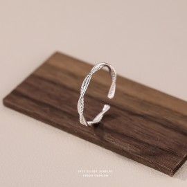 925 Sterling Silver Minimalist Twisted Ring