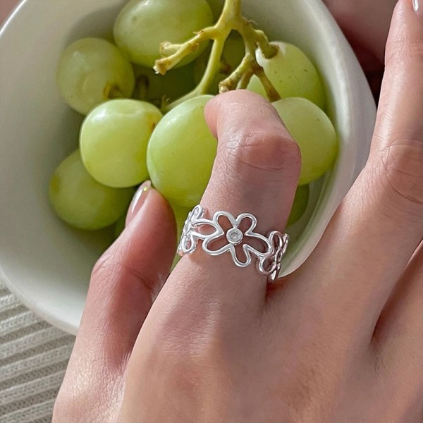 925 Sterling Silver Openwork Floral Ring